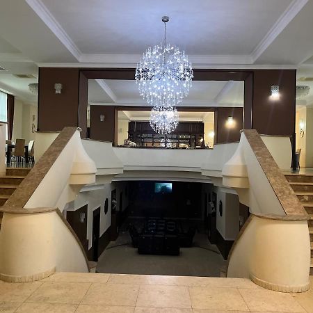 Albert Hotel プロイェシュティ エクステリア 写真