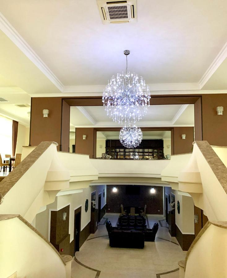 Albert Hotel プロイェシュティ エクステリア 写真