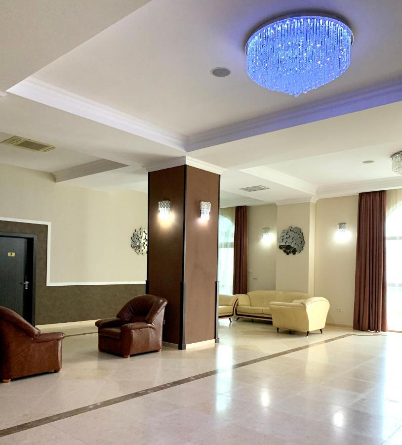 Albert Hotel プロイェシュティ エクステリア 写真
