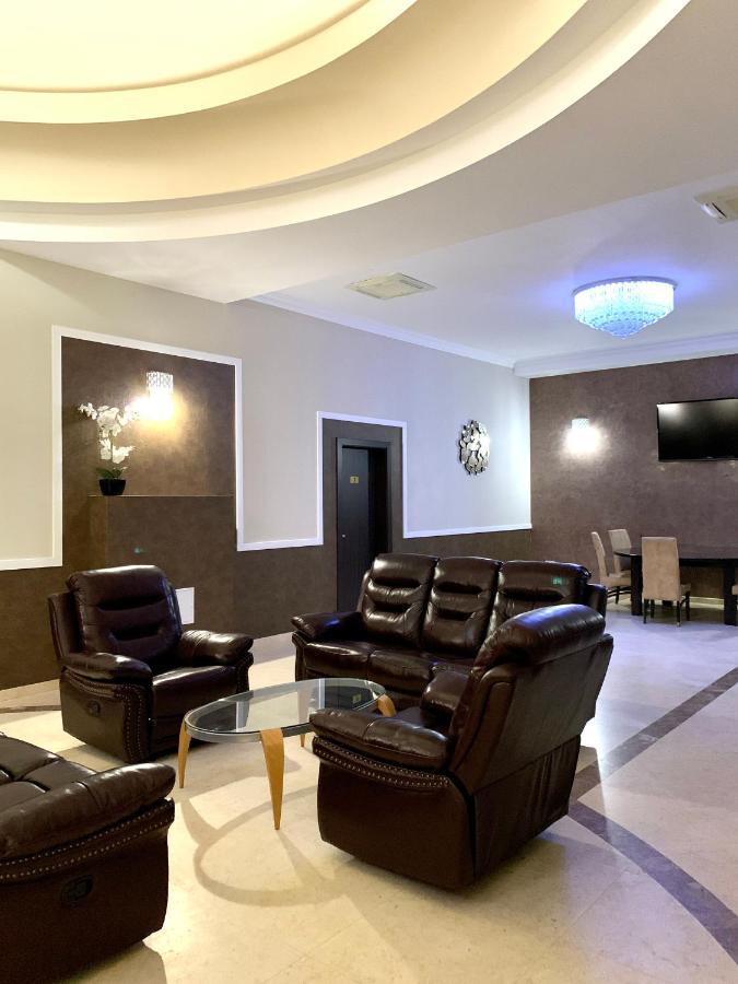 Albert Hotel プロイェシュティ エクステリア 写真