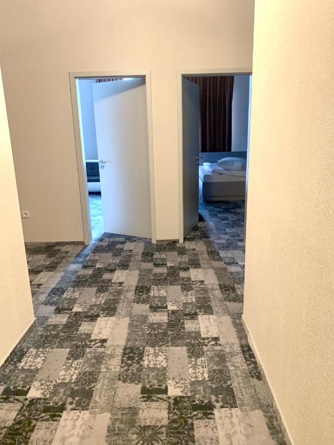 Albert Hotel プロイェシュティ エクステリア 写真