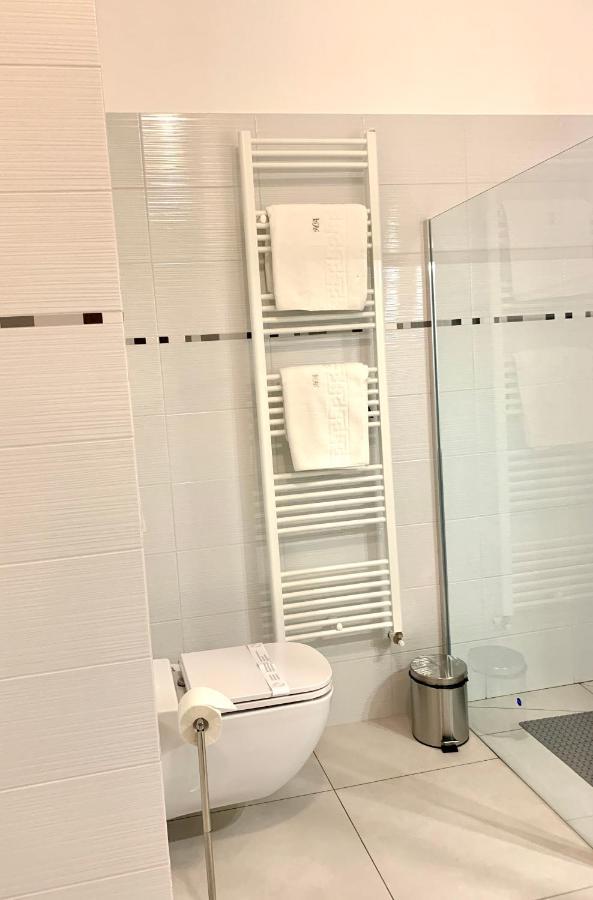 Albert Hotel プロイェシュティ エクステリア 写真
