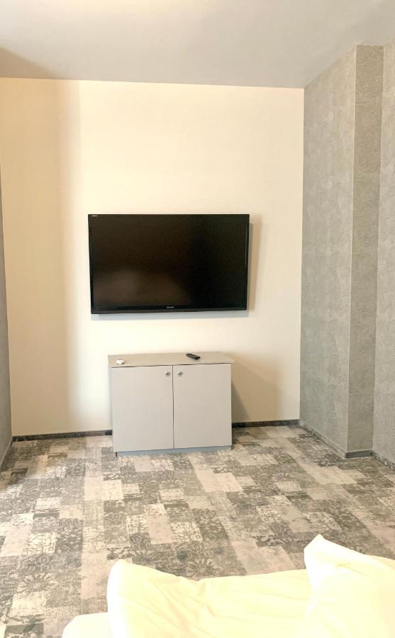 Albert Hotel プロイェシュティ エクステリア 写真