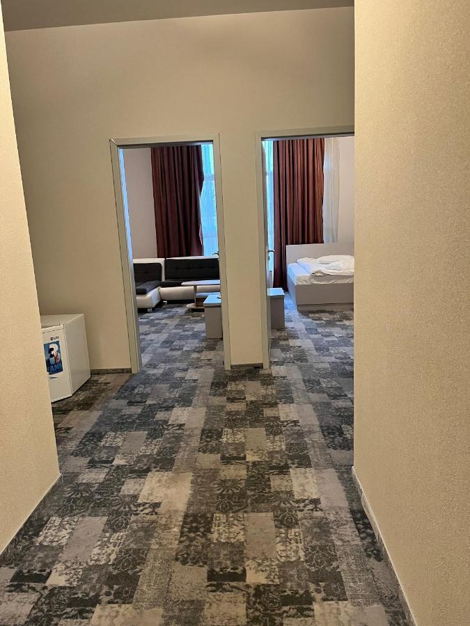 Albert Hotel プロイェシュティ エクステリア 写真