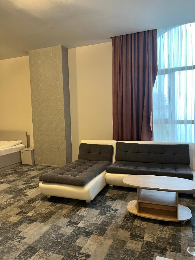 Albert Hotel プロイェシュティ エクステリア 写真