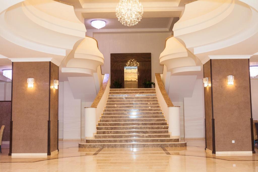 Albert Hotel プロイェシュティ エクステリア 写真