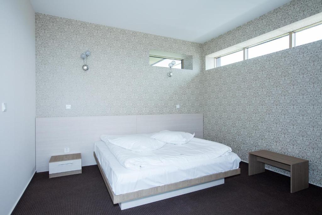 Albert Hotel プロイェシュティ エクステリア 写真